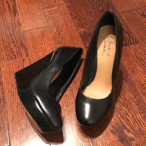 Badgley Mischka Black Wedge Pump